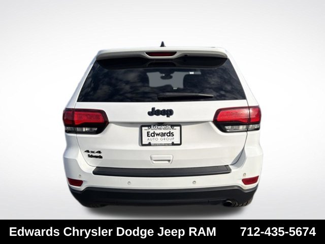 Used 2019 White Jeep Laredo image 7