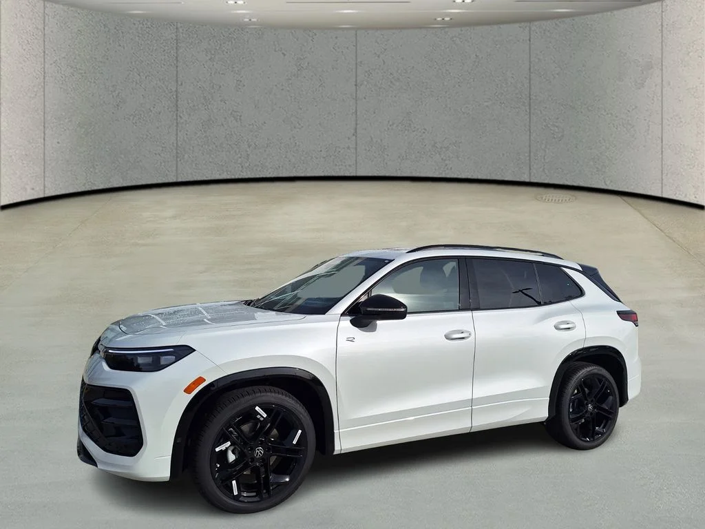 2026 Volkswagen Tiguan 2.0T SE R-Line Black's photo