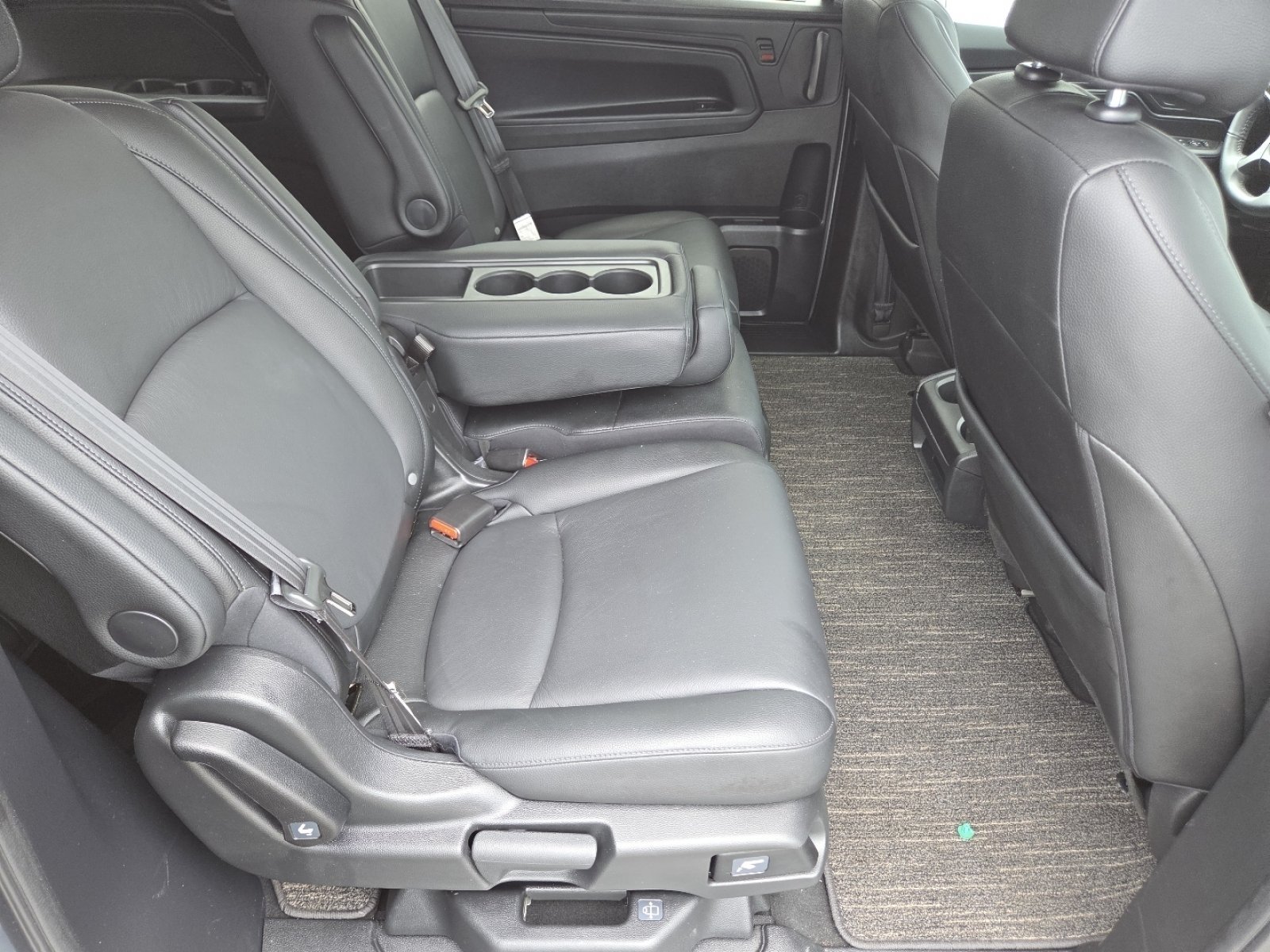 Used 2025 Solar Silver Metallic Honda EX-L image 26