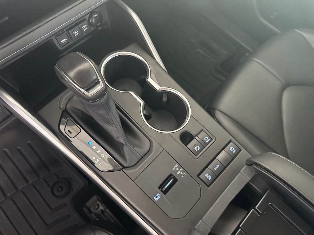 Used 2020  Toyota XLE image 27