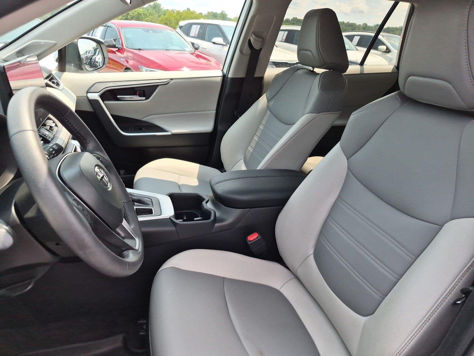 Used 2023 Wind Chill Pearl Toyota XLE Premium image 18