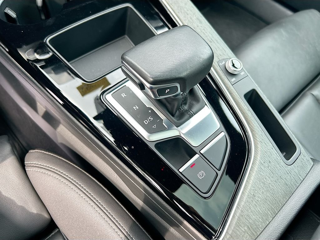 Used 2023 Daytona Gray Pearl Effect Audi S line Premium image 17
