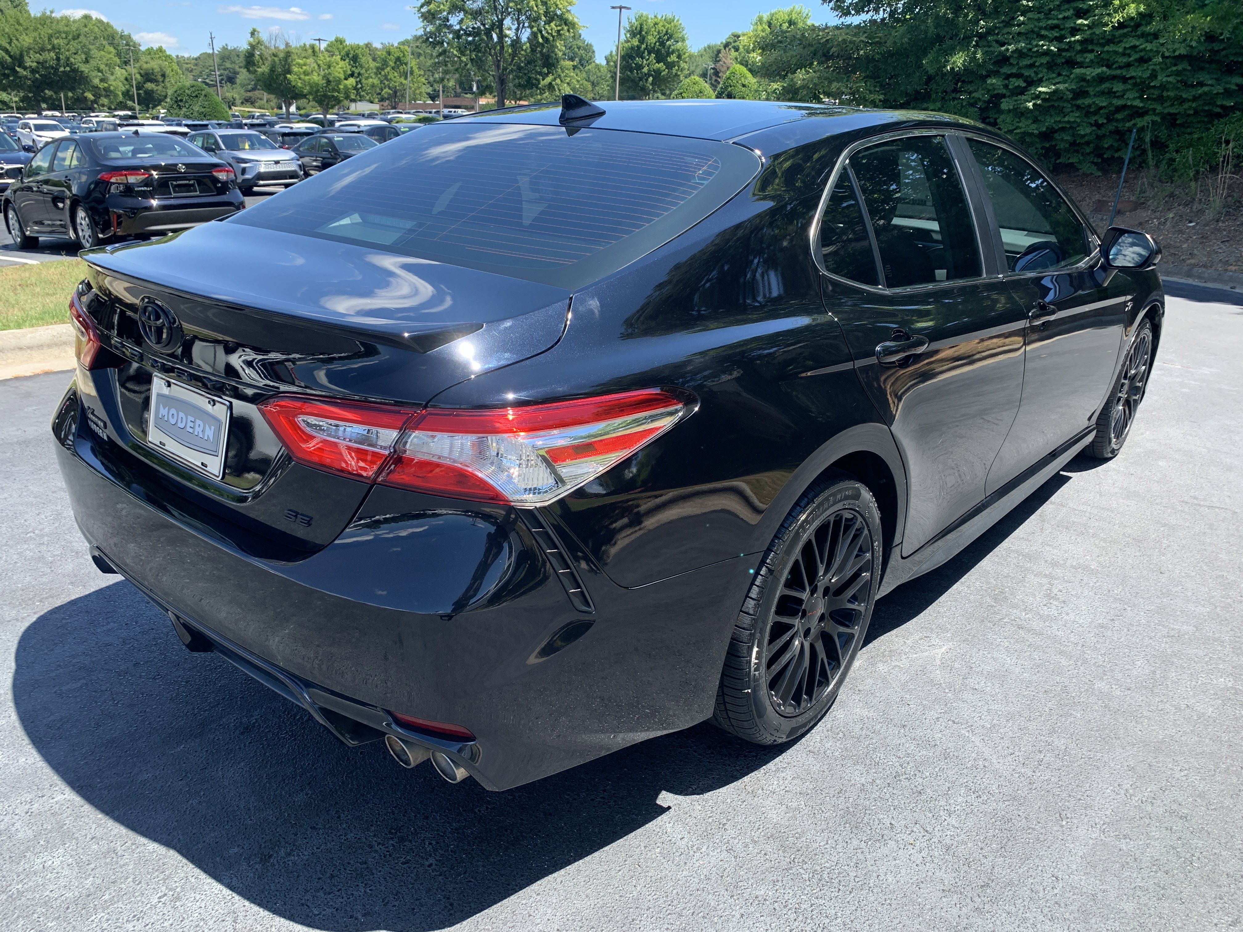 Used 2020 Midnight Black Metallic Toyota SE image 5