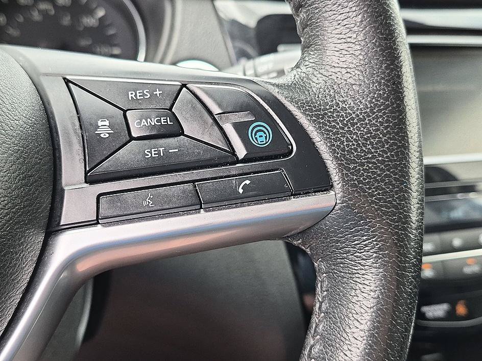 Certified Used 2020 Magnetic Black Pearl Nissan SL image 18