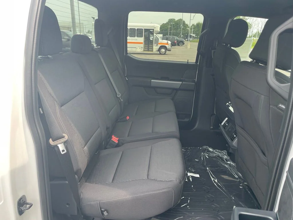New 2026 Oxford White Ford XLT image 29