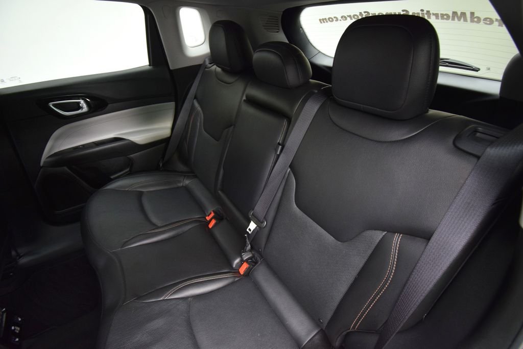 Used 2019 Granite Crystal Metallic Clearcoat Jeep Latitude image 21
