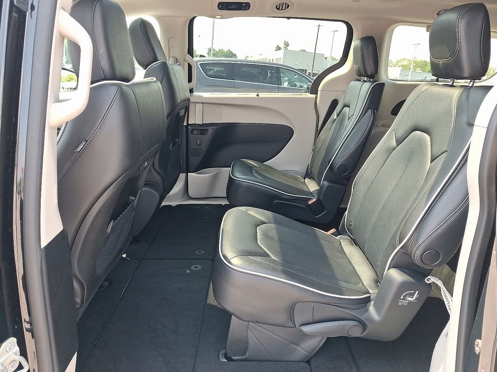 Used 2022 Black Chrysler Limited image 11