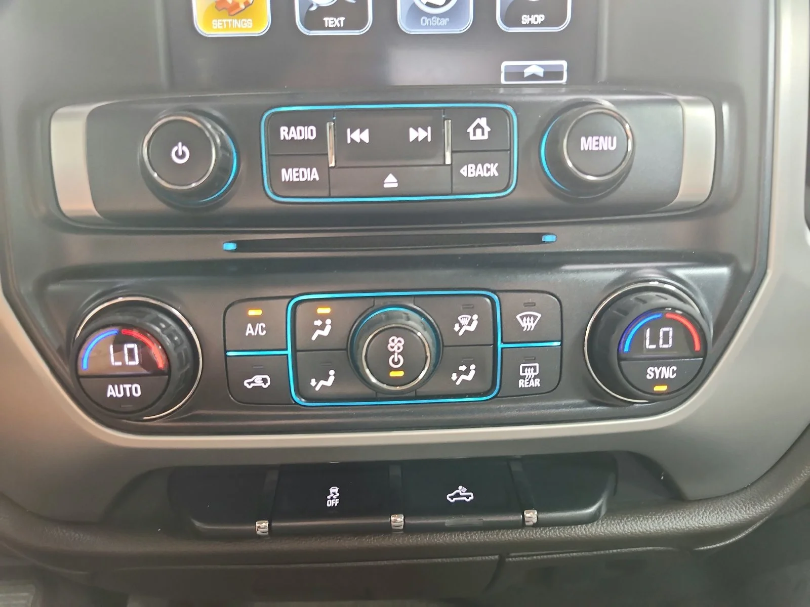 Used 2017 White GMC SLE image 17
