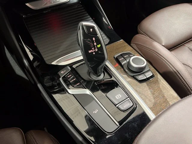 Used 2018 White BMW xDrive30i image 19