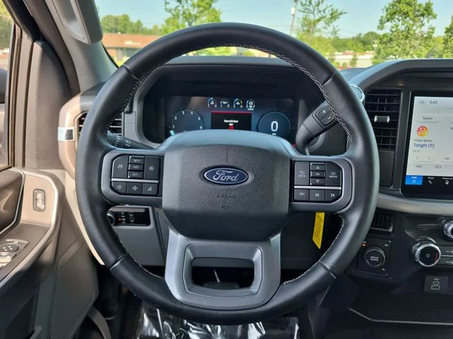 Used 2025 Silver Ford XLT image 31