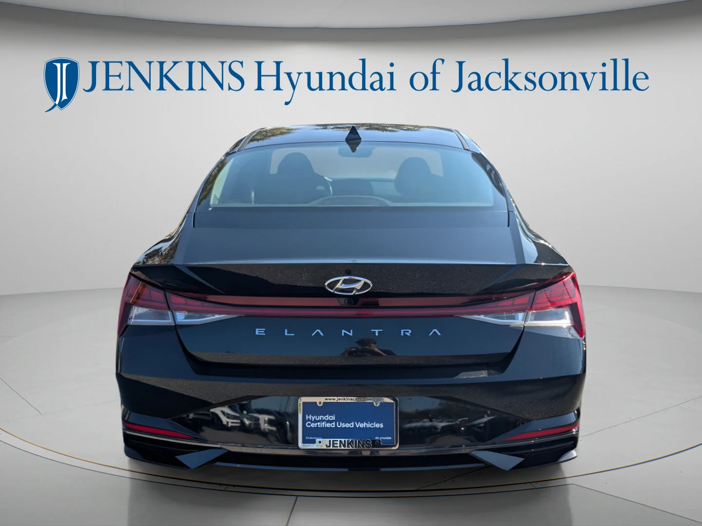 Used 2022 Phantom Black Hyundai SEL image 4