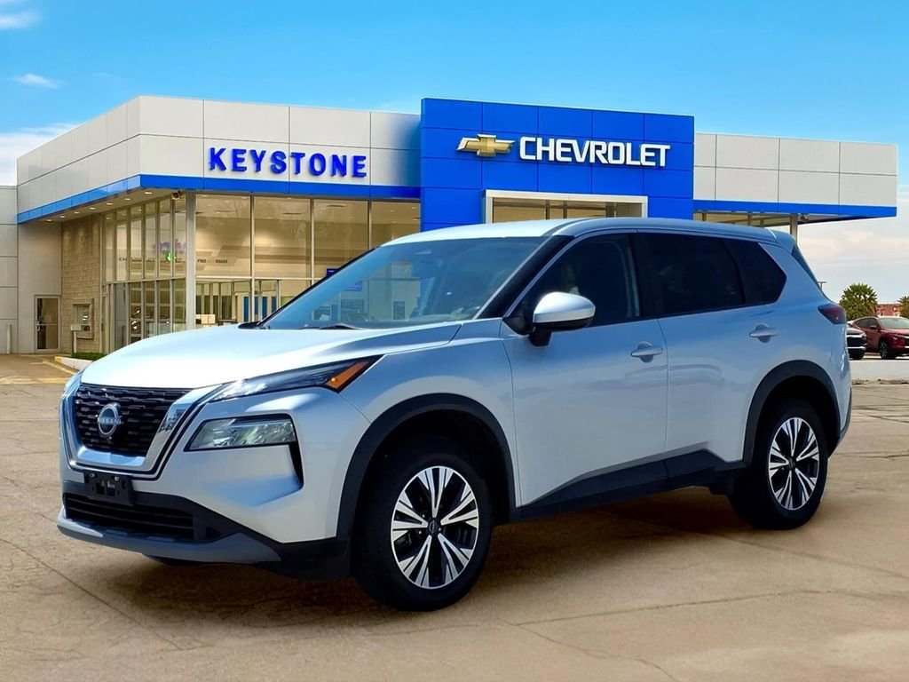 Used 2023 Silver Nissan SV image 3