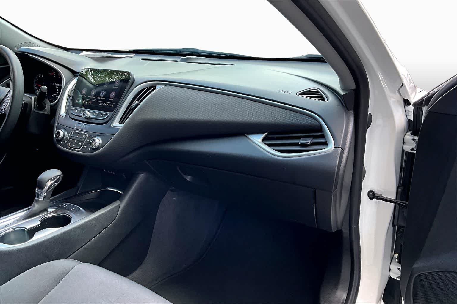 Used 2024 Summit White Chevrolet LT image 18