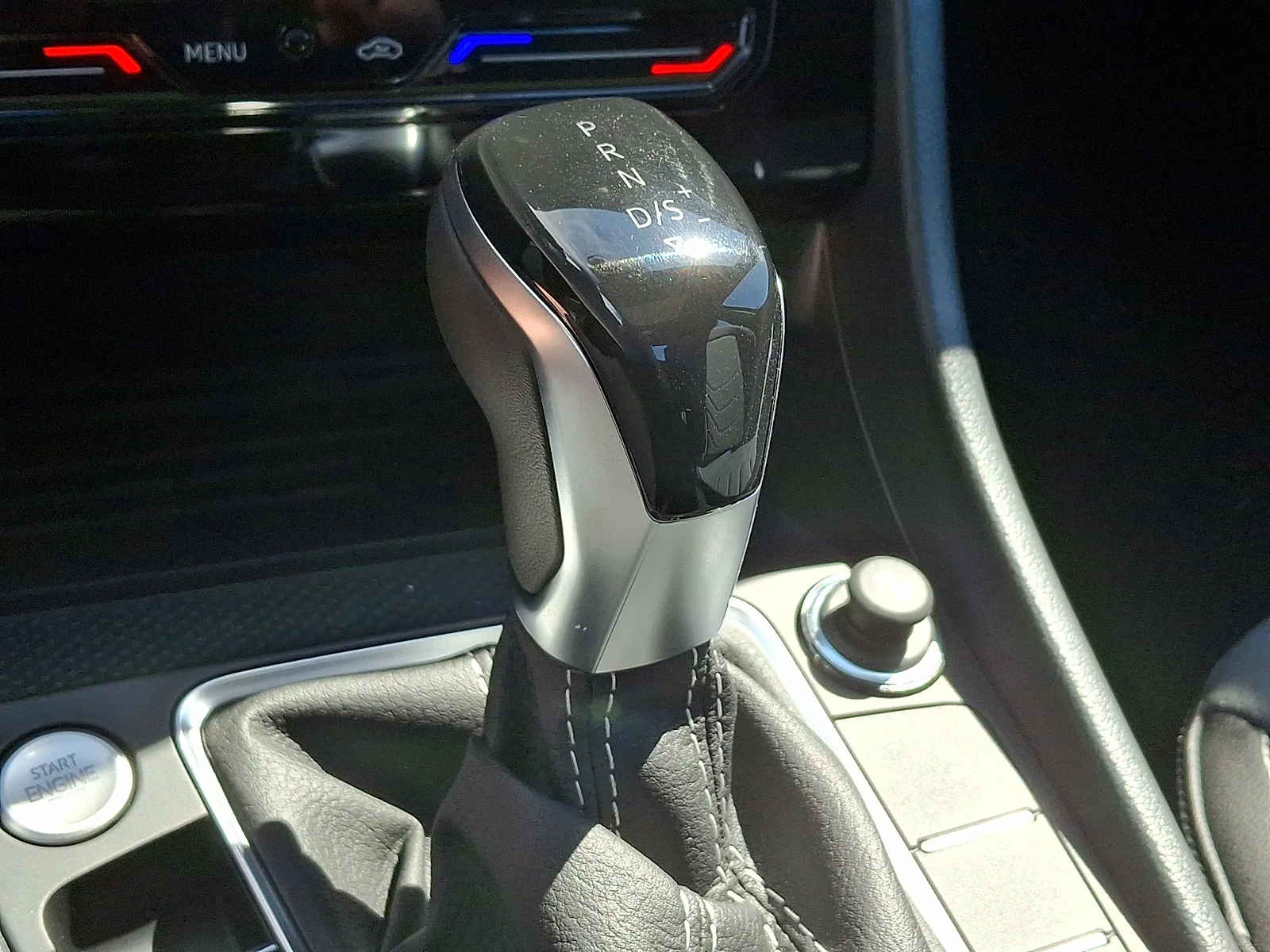 New 2026 Deep Black Pearl - 2T2T Volkswagen SEL image 8