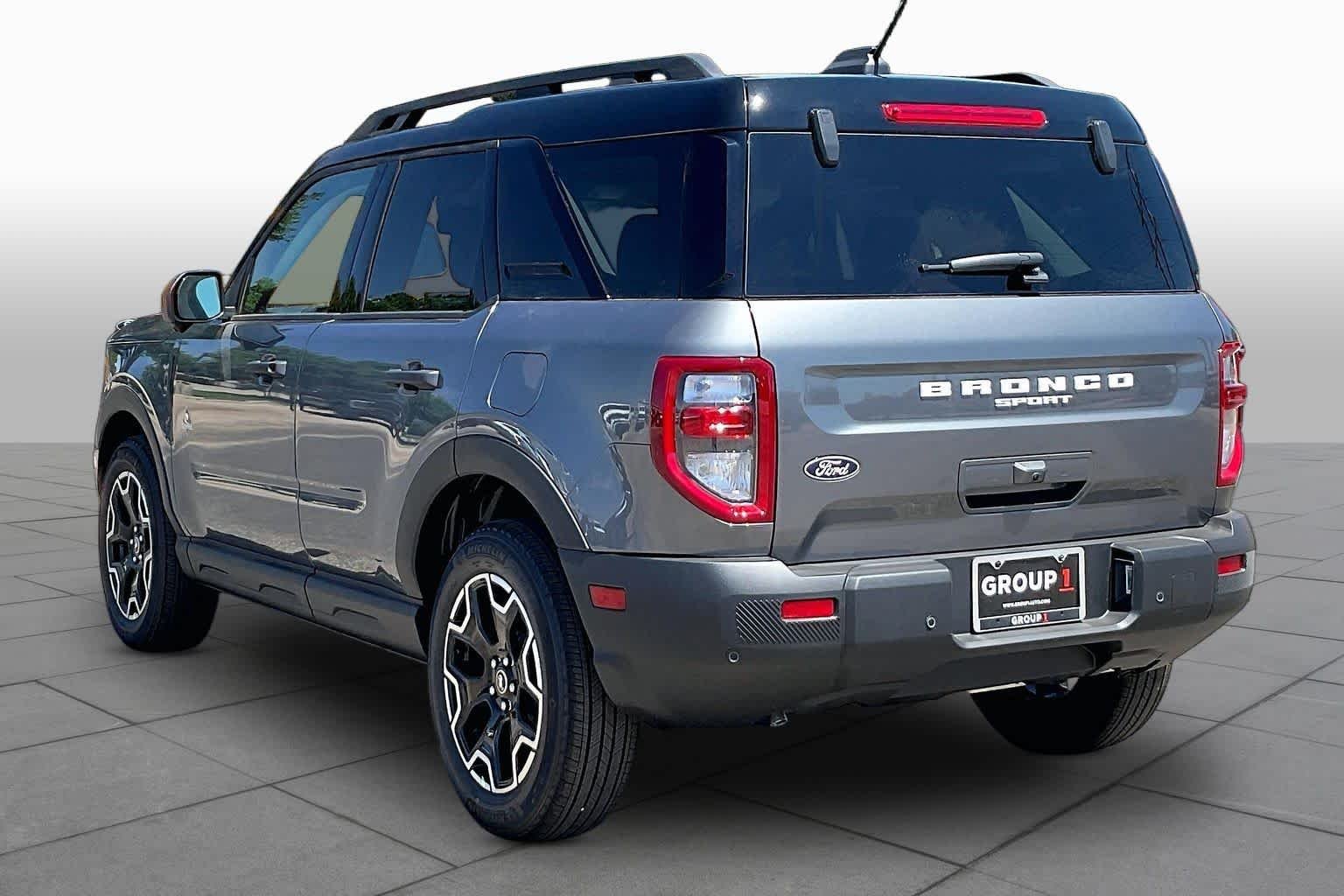 New 2026 Carbonized Gray Metallic Ford Outer Banks image 12