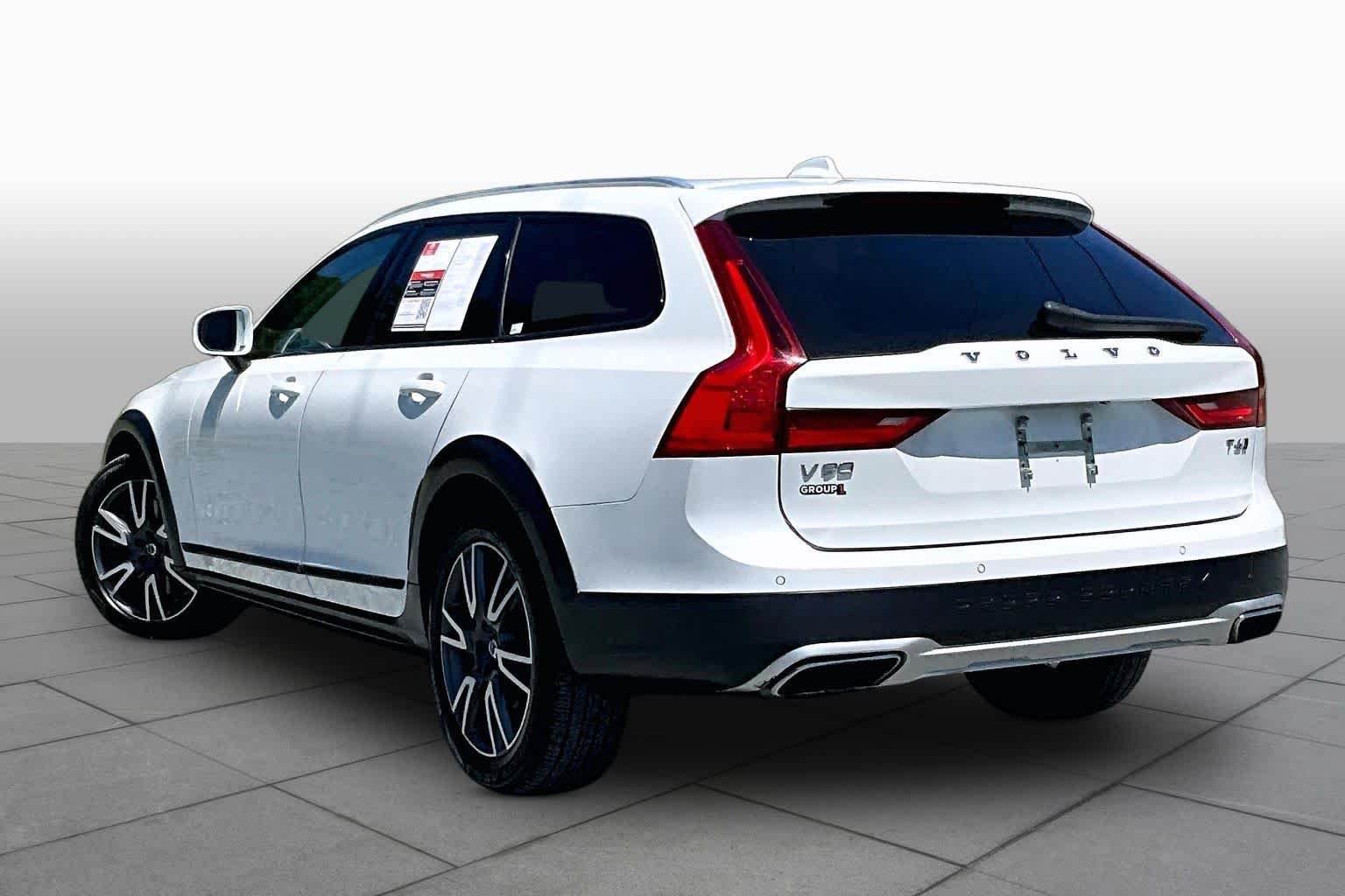 Used 2020 Crystal White Pearl Metallic Volvo  image 12