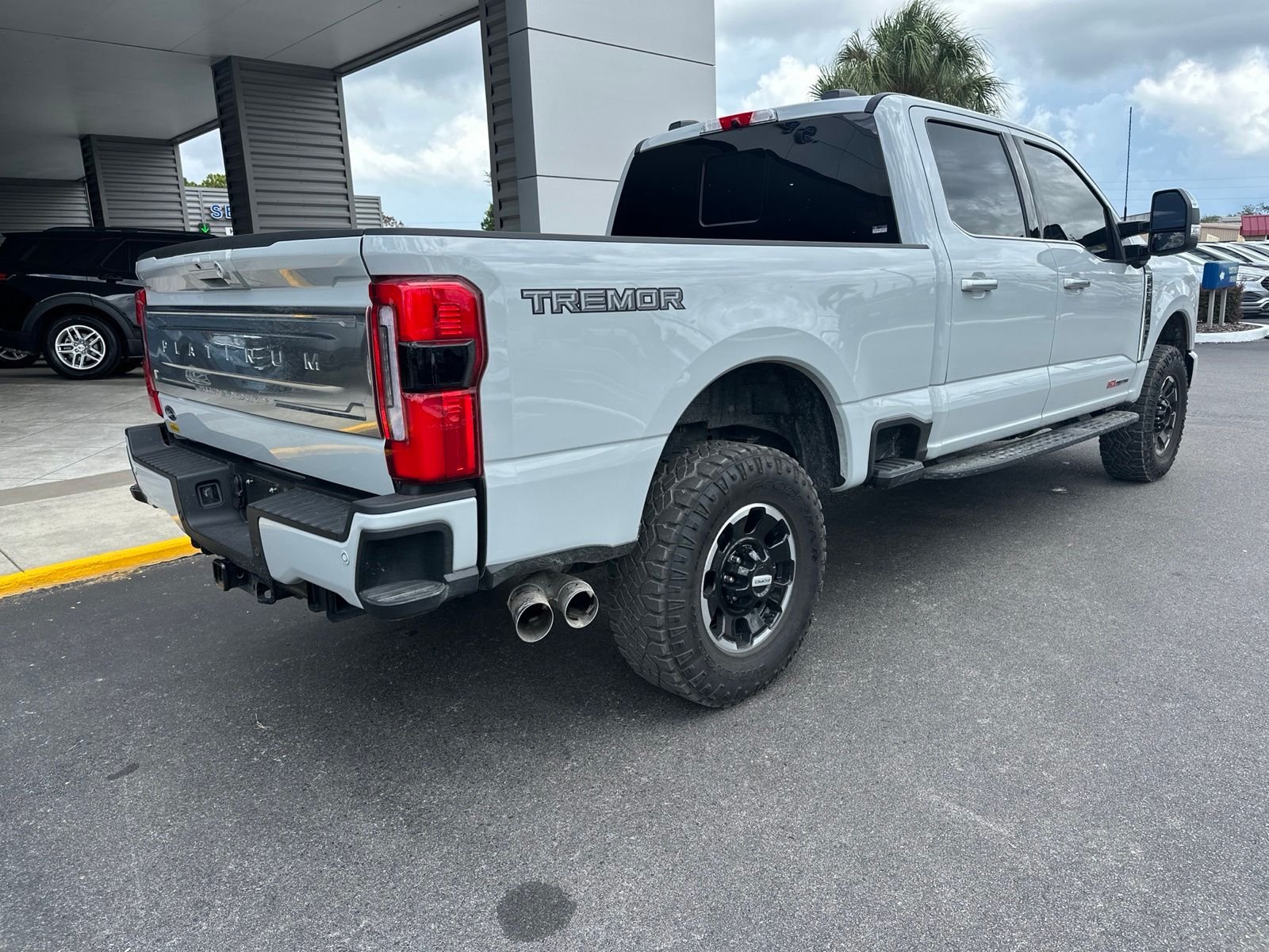 Used 2026 Avalanche Ford Platinum image 3