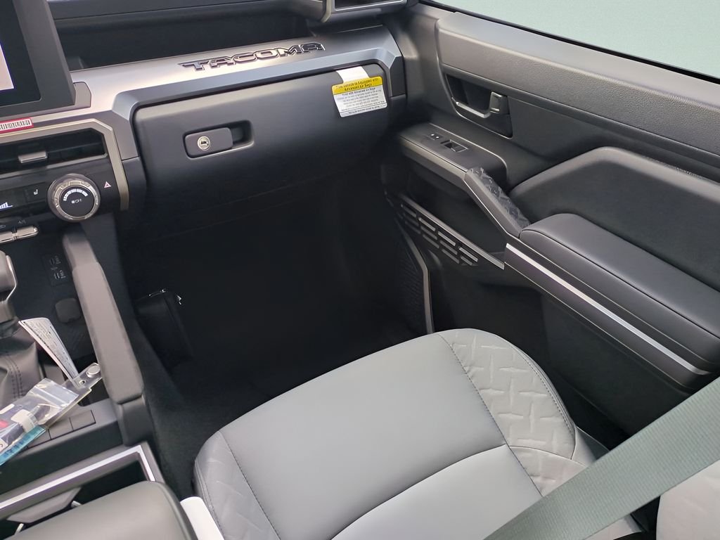 2025 Toyota Tacoma SR5 - Photo 16