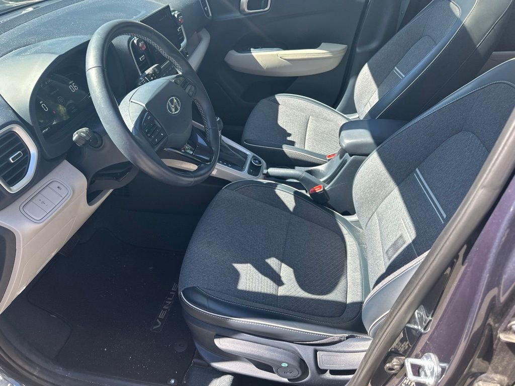 Used 2023 White Hyundai Limited image 5