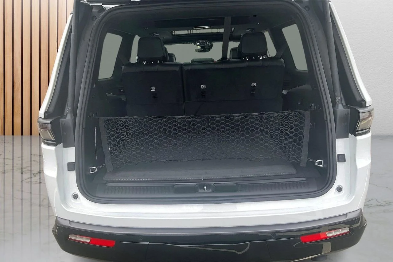 New 2026 Bright White Clear-Coat Exterior Paint Jeep Limited Altitude image 27