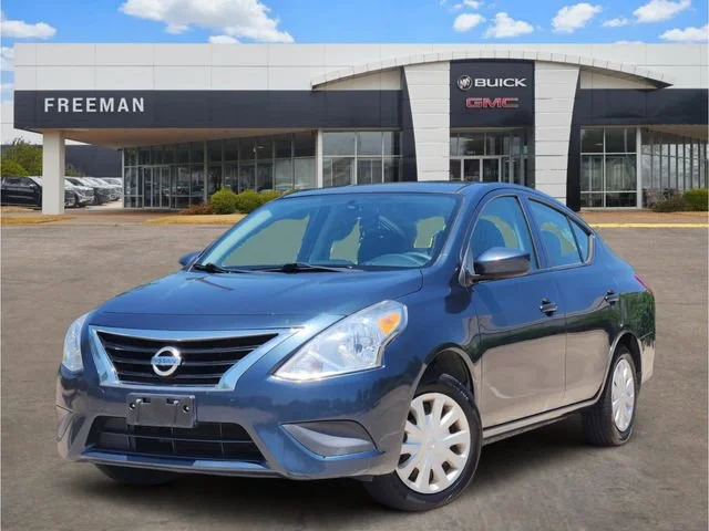 2016 Nissan Versa 1.6 S AT's photo