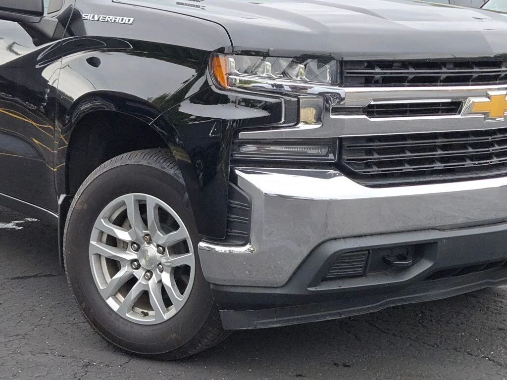 Used 2020 Black Chevrolet LT image 3