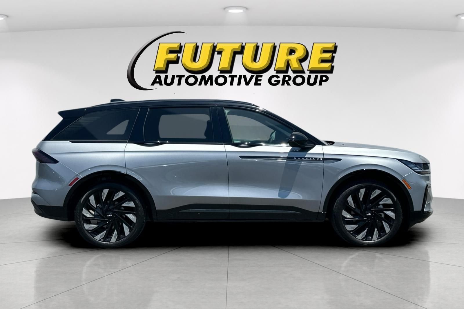 Used 2025 Gray Lincoln Reserve image 2
