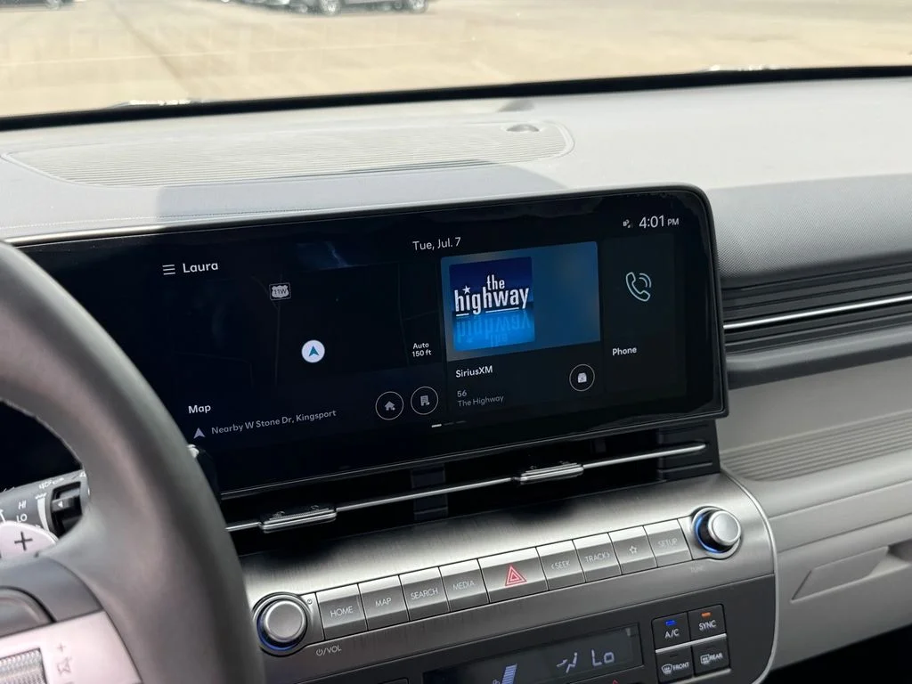 Used 2025 Black Hyundai SEL Convenience image 29