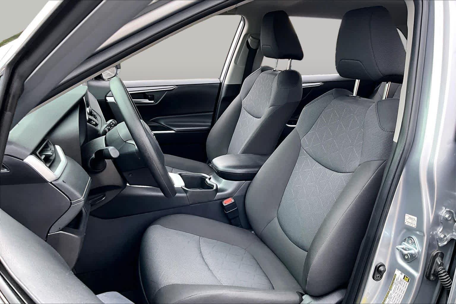Used 2025 Silver Sky Metallic Toyota XLE image 9