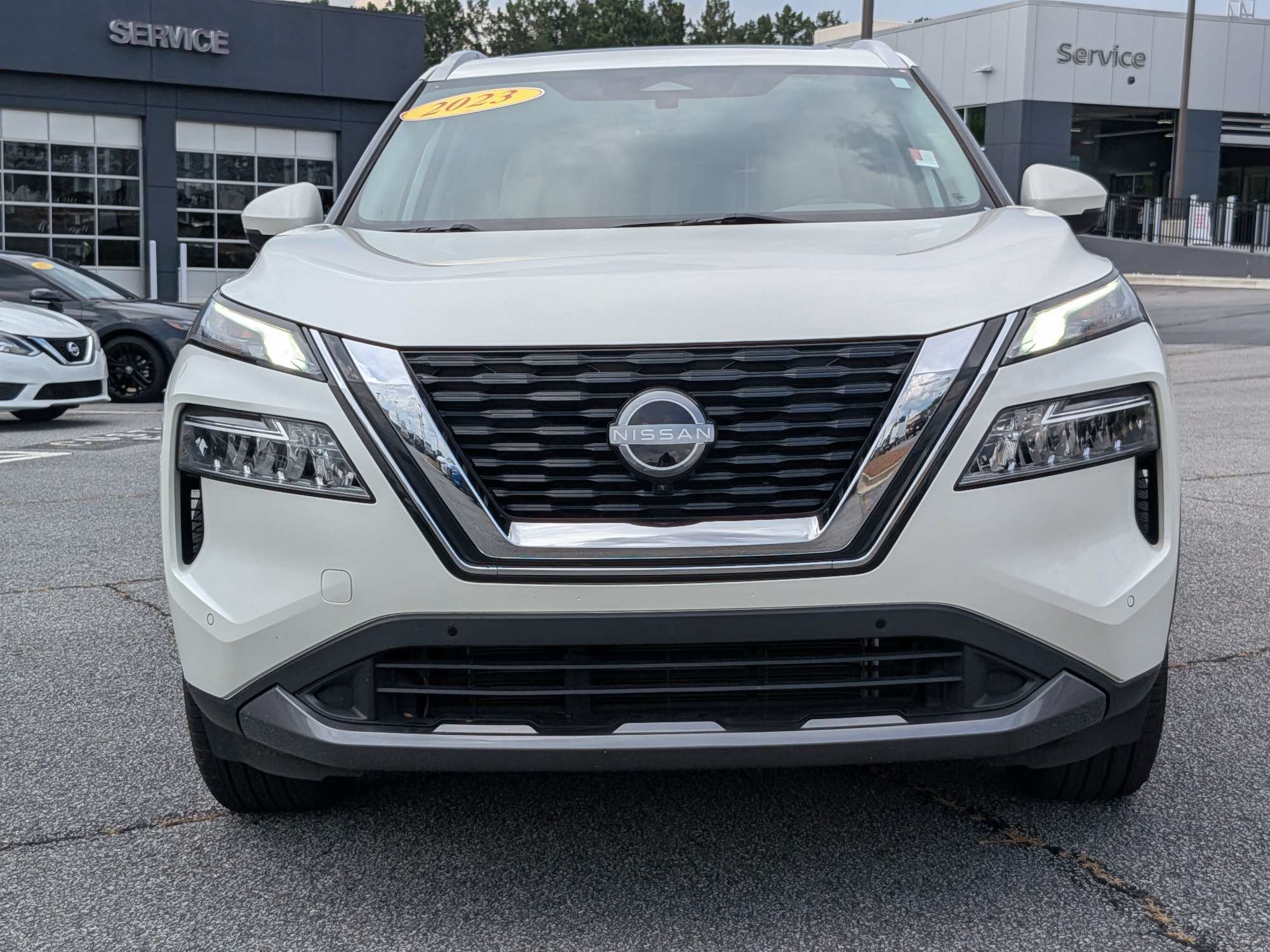 Used 2023 White Nissan SL image 8