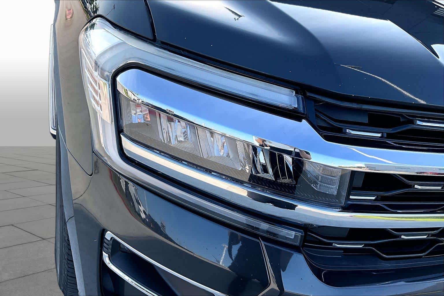 Used 2022 Dark Matter Metallic Ford Limited image 24