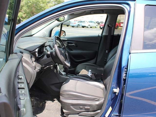Used 2020 Pacific Blue Metallic Chevrolet LT image 12