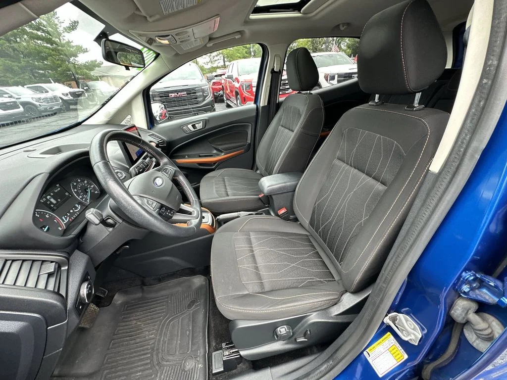 Used 2021 Blue Ford SE image 16