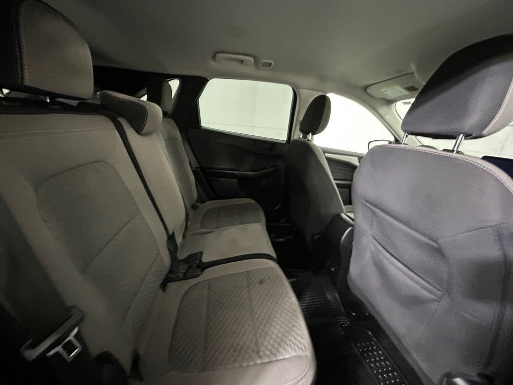 Used 2022 Gray Ford SE image 17