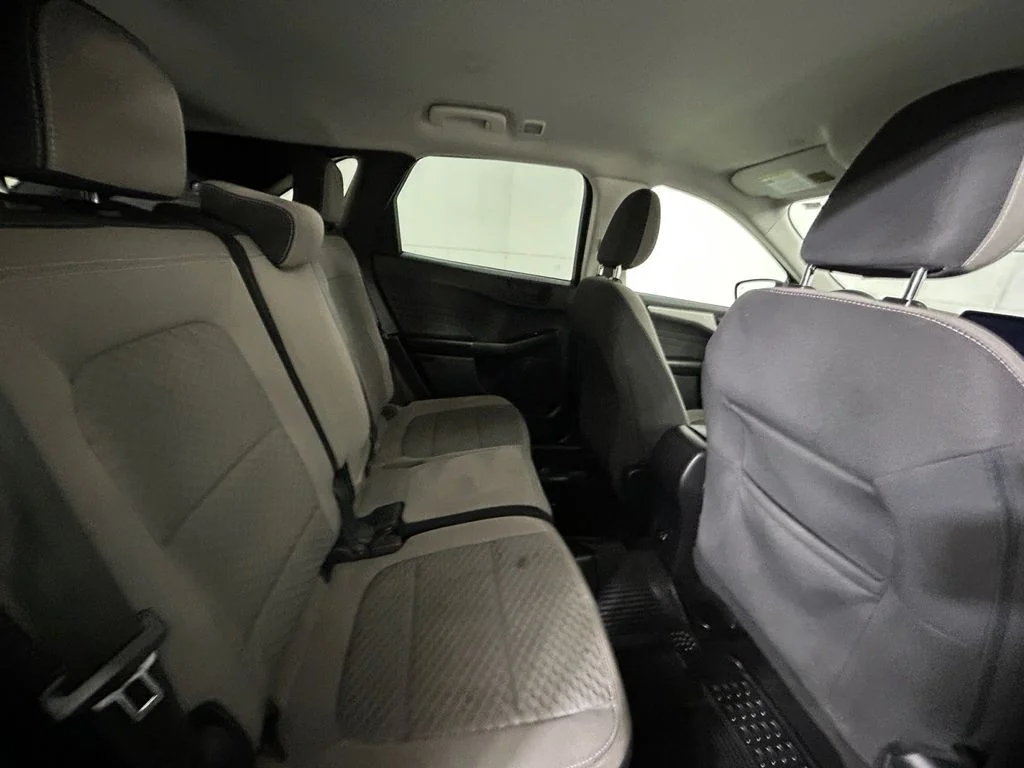 Used 2022 Gray Ford SE image 17