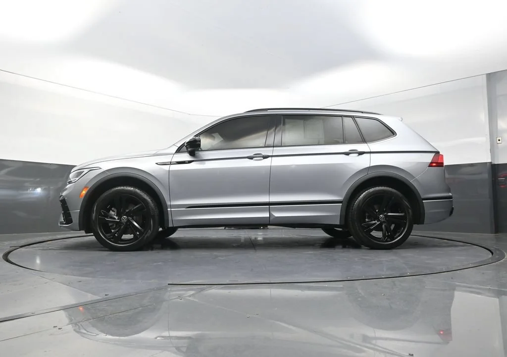 Used 2024  Volkswagen 2.0T SE R-Line Black image 26
