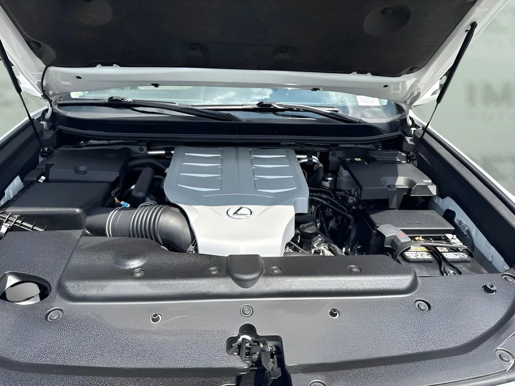 Used 2021 White Lexus 460 image 23