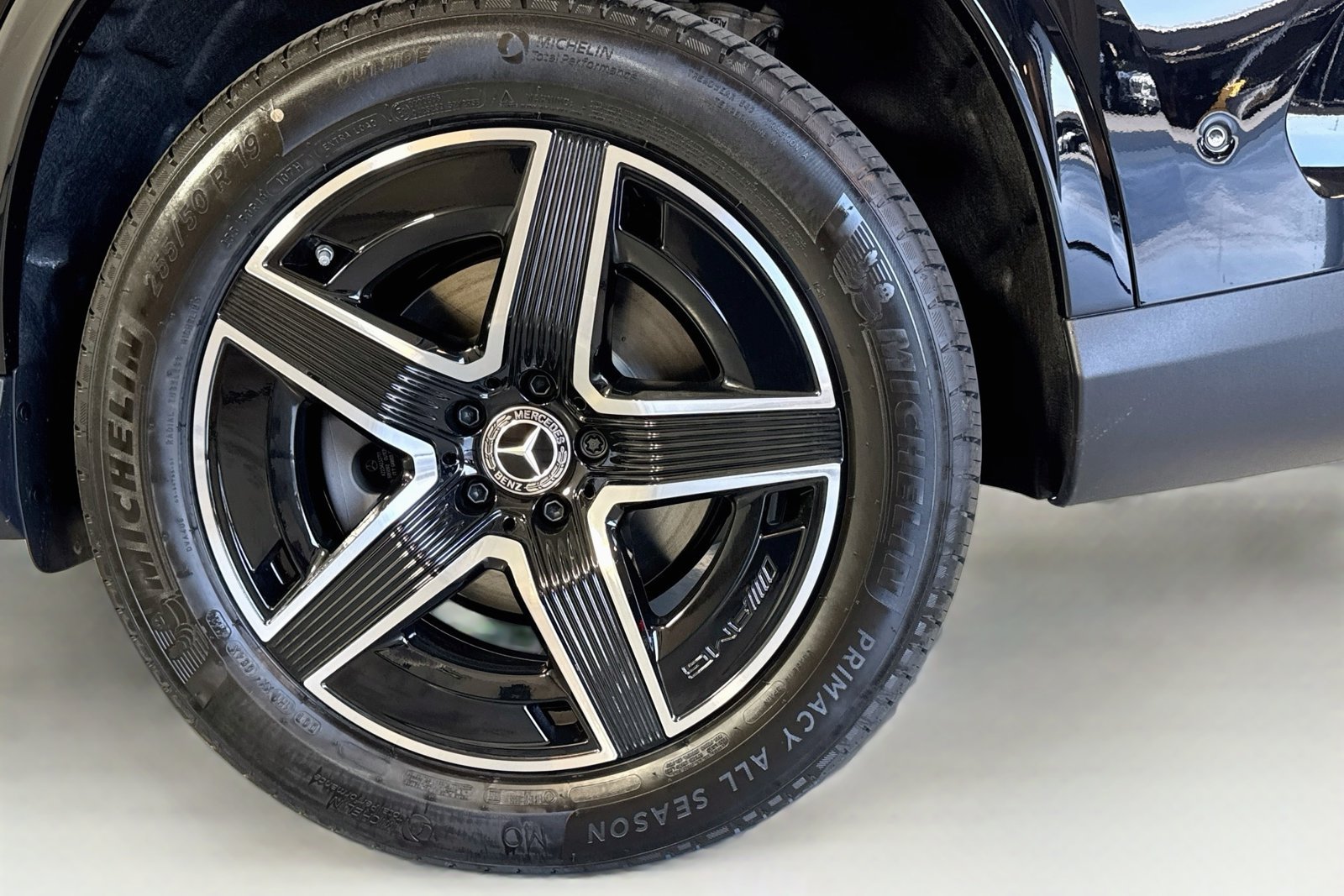 New 2027 Black Mercedes-Benz GLC 300 image 29