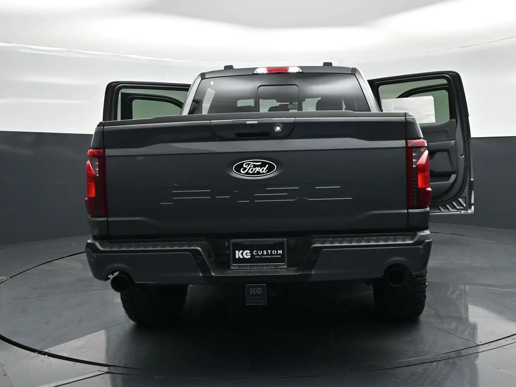 New 2026 Carbonized Gray Metallic Ford XLT image 30