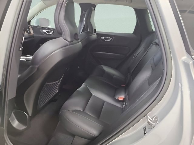 2023 Volvo XC60 Plus - Photo 17