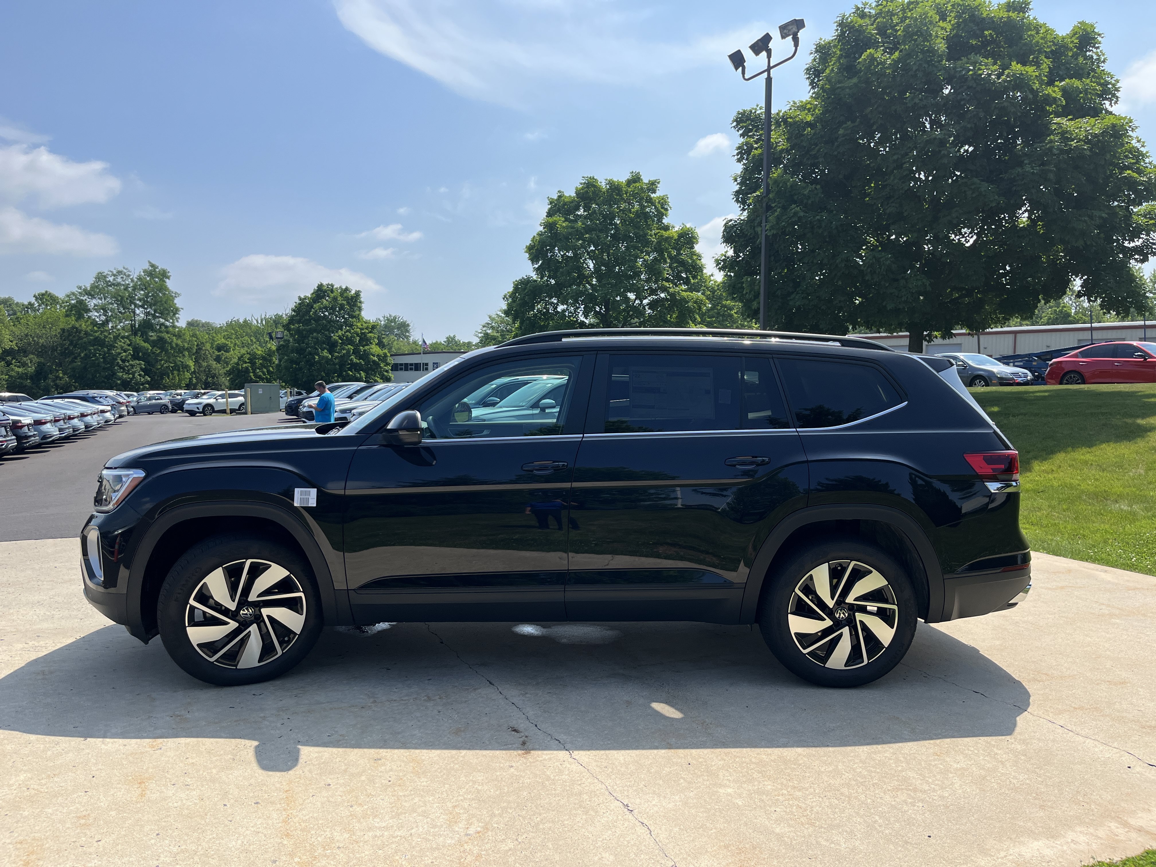 New 2026 Black Volkswagen 2.0T SE w/Technology image 10