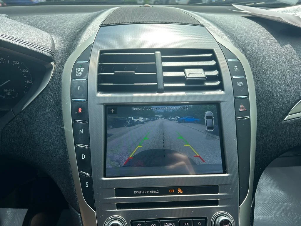 Used 2018  Lincoln Premiere image 20