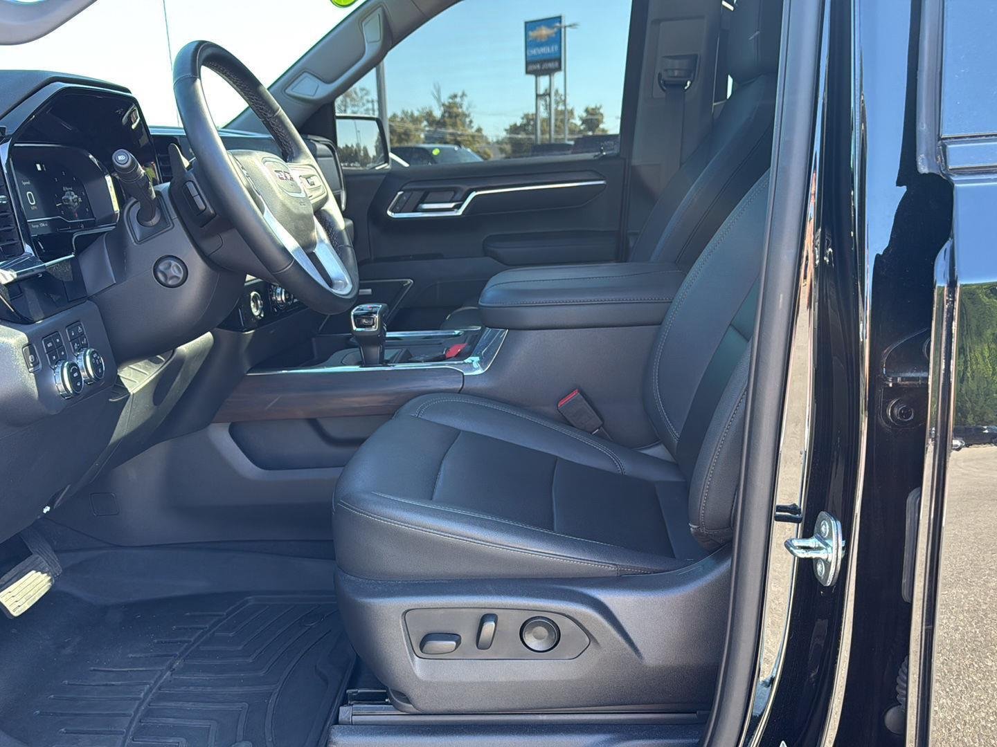 Used 2023 Onyx Black GMC SLT image 11