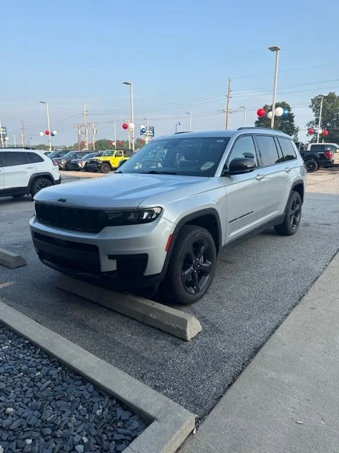 Certified Used 2023 Silver Jeep Altitude image 1