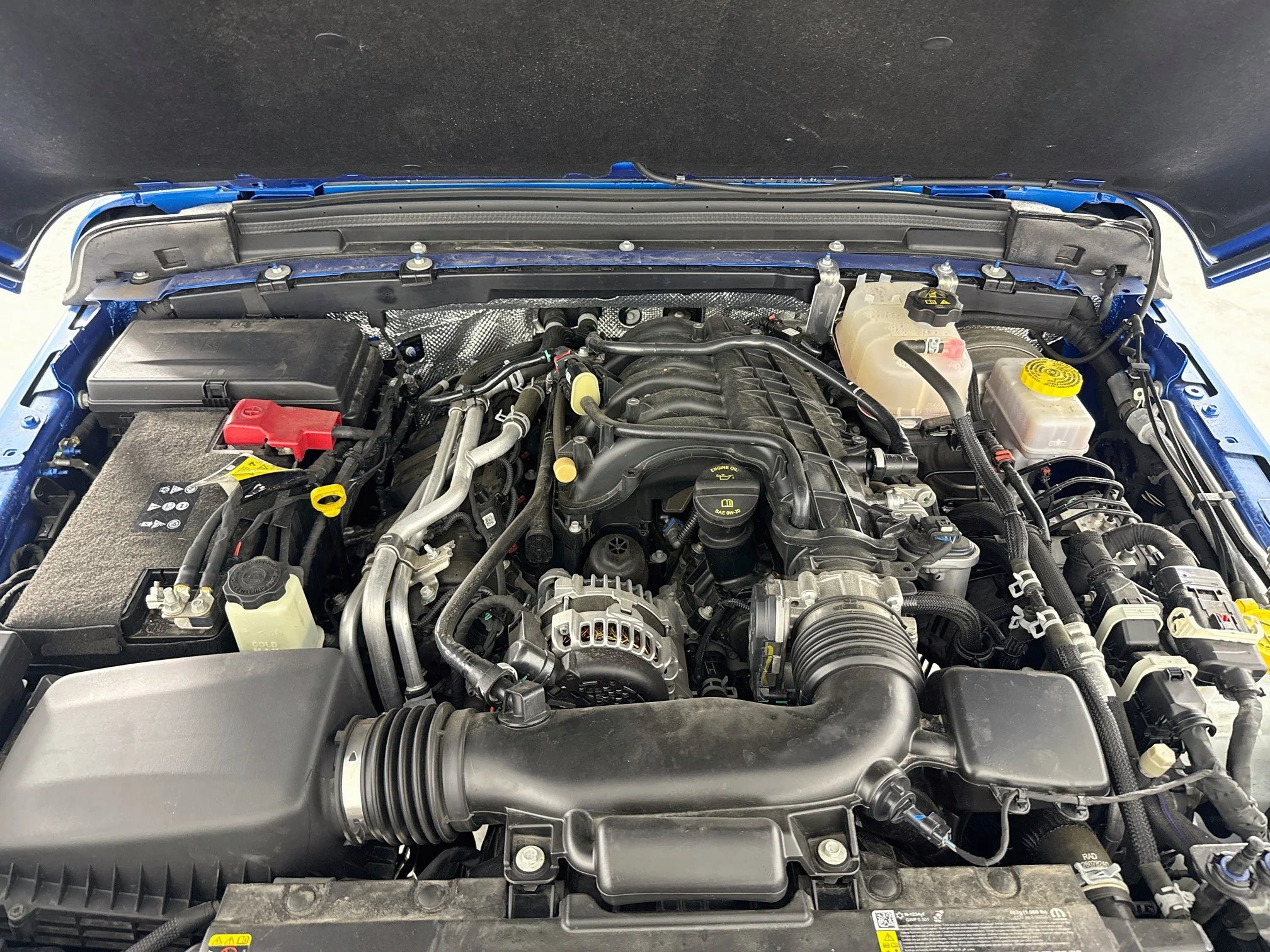 Used 2025 Hydro Blue Pearlcoat Jeep Sahara image 28