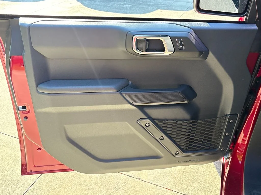 2025 Ford Bronco 4-Door Base - Photo 10