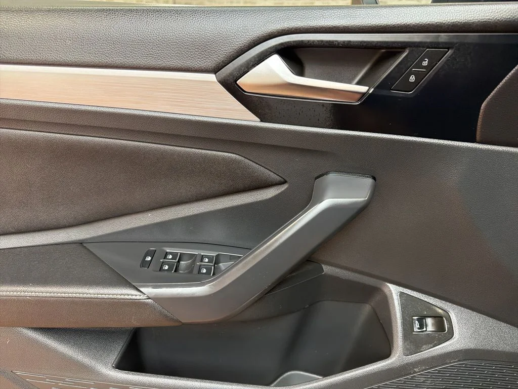 Used 2025 Black Volkswagen 1.5T Sport image 23