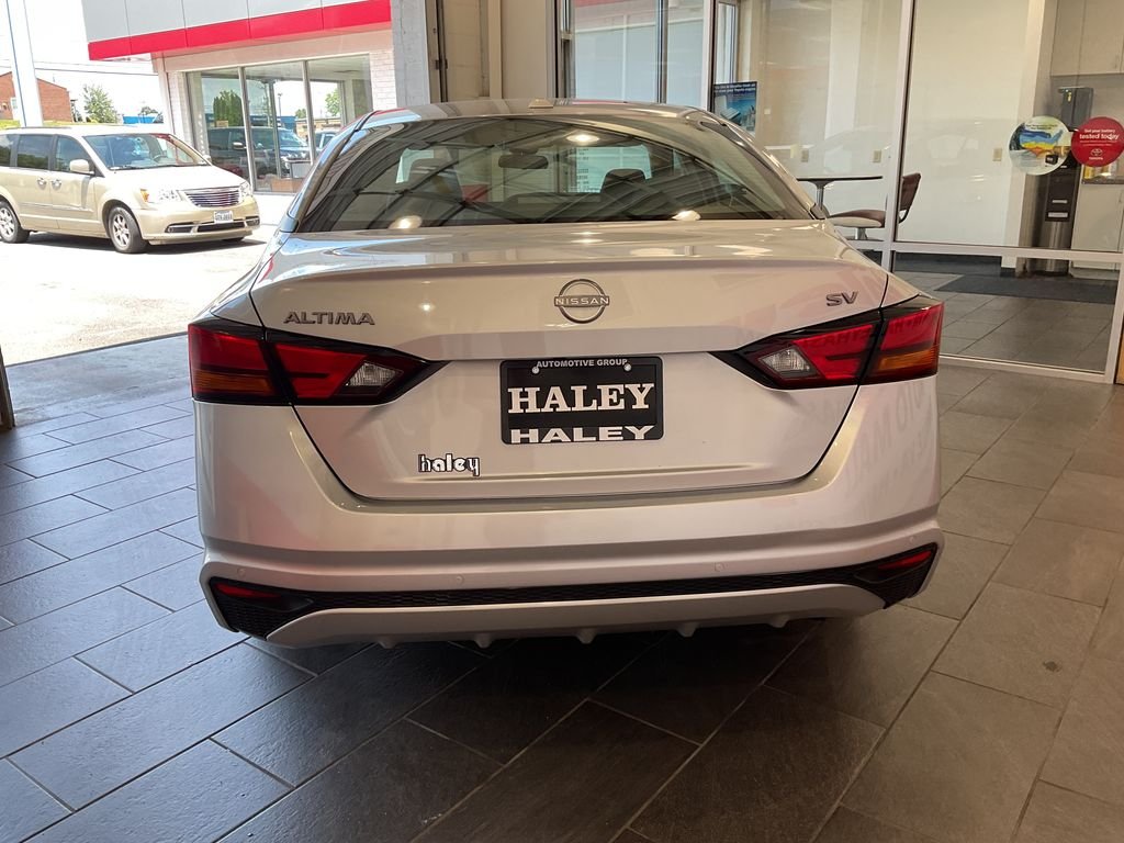 Used 2024 Silver Nissan 2.5 SV image 6