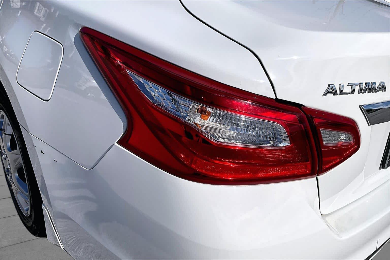 Used 2017 Glacier White Nissan 2.5 S image 29