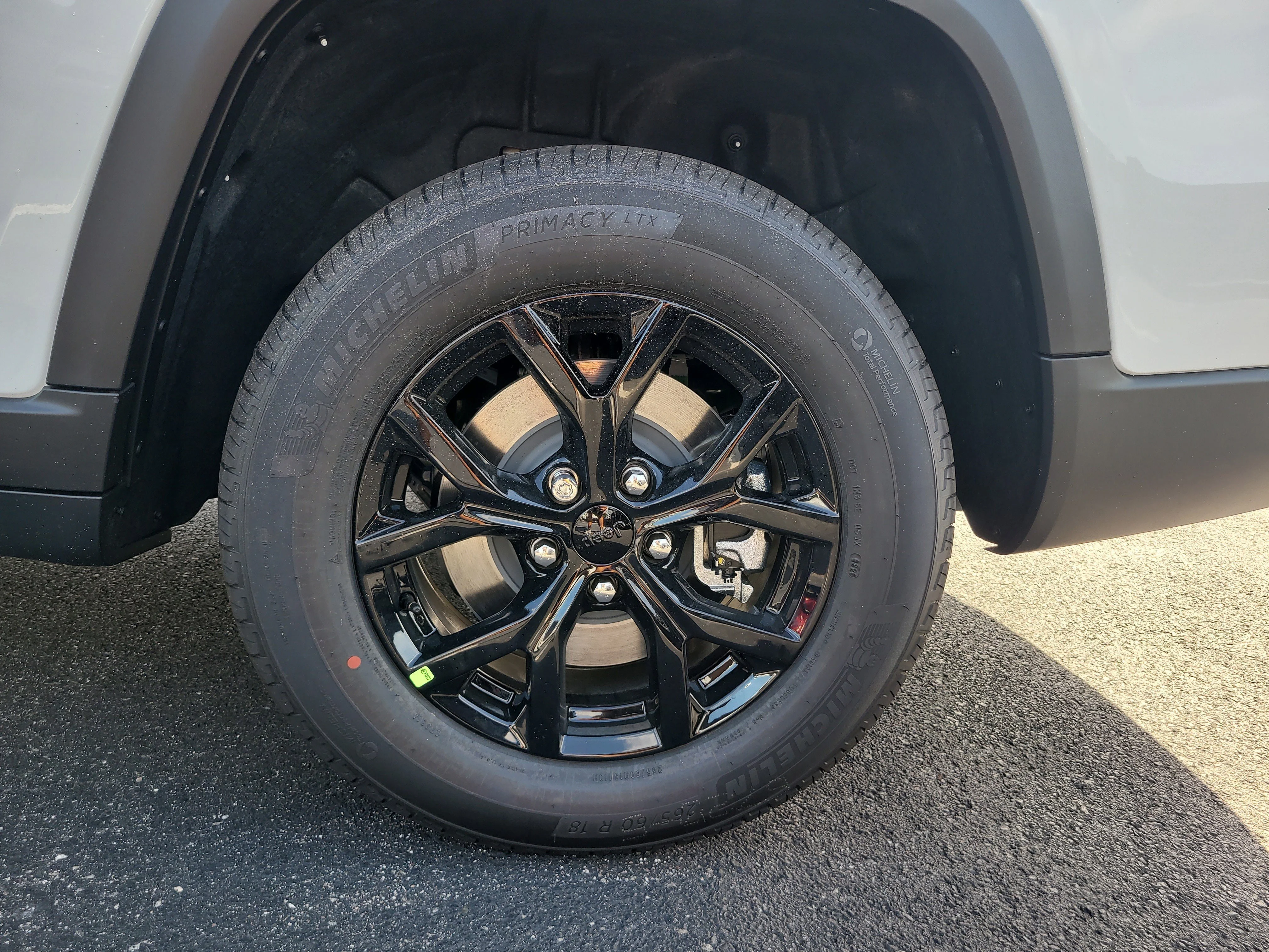 New 2026 Bright White Clearcoat Jeep Laredo Altitude image 9